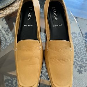 ESCADA Leather Low heel pumps Size 37/7 Yellow /Tan never worn.